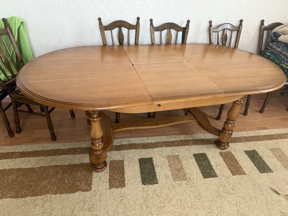 Стол со стульями