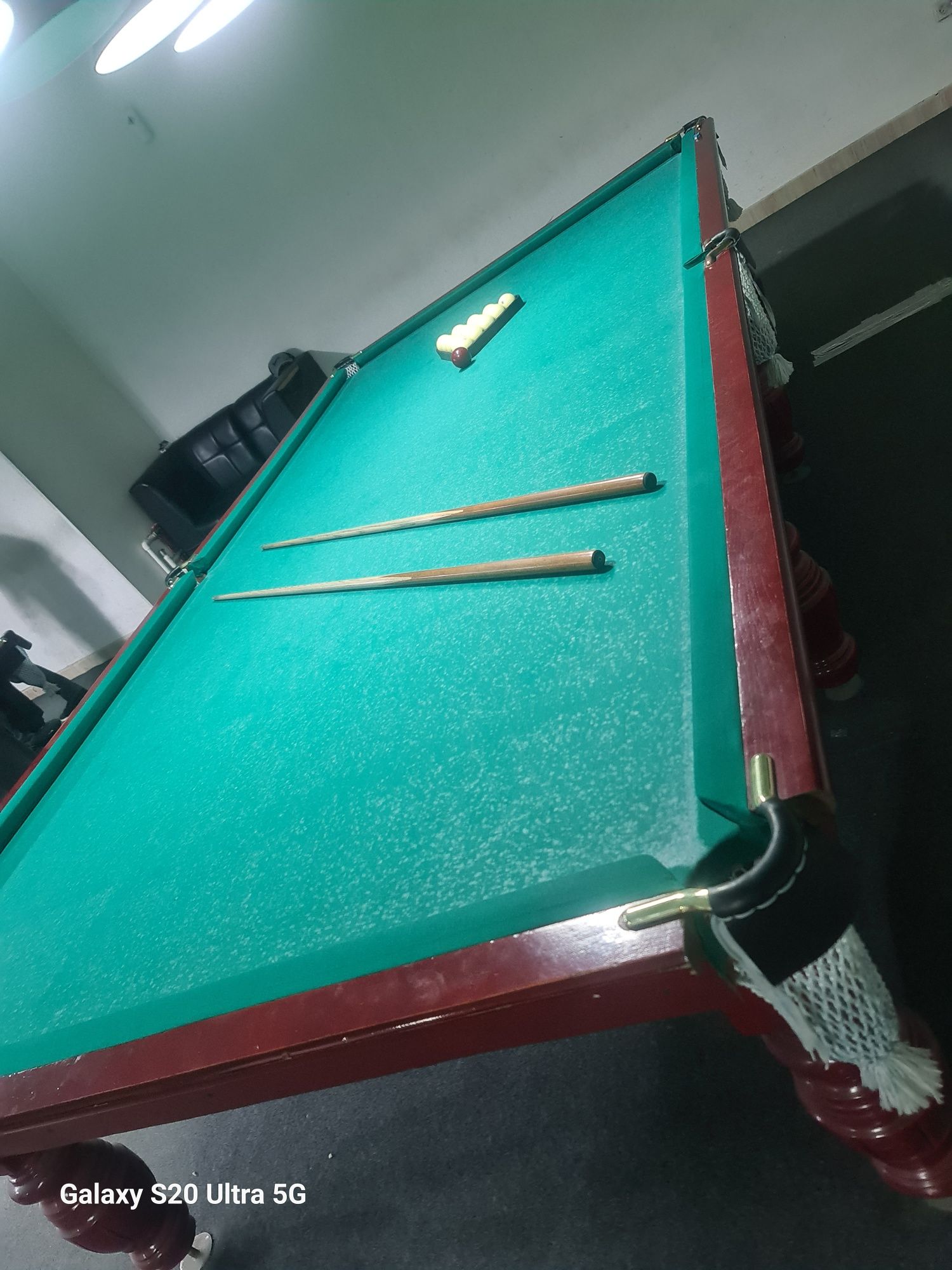 Billiard  Stol sotiladi tosh 2 ta kiy bor