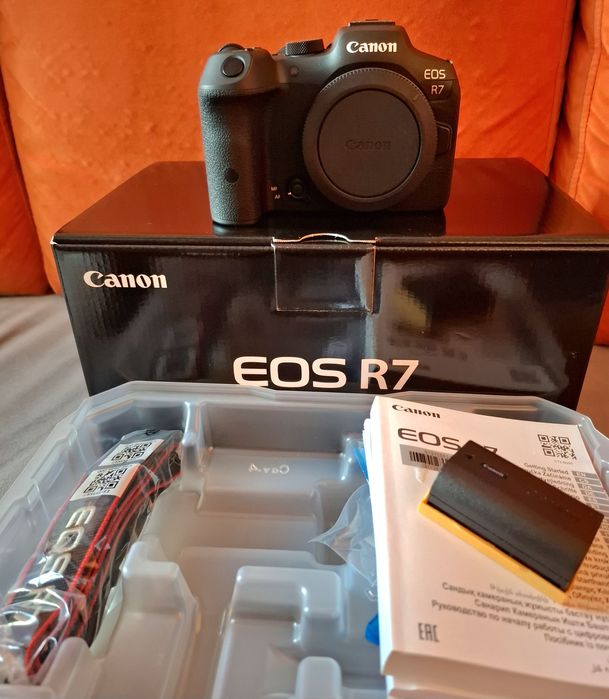 Canon EOS R7 /тяло/+ обективи
