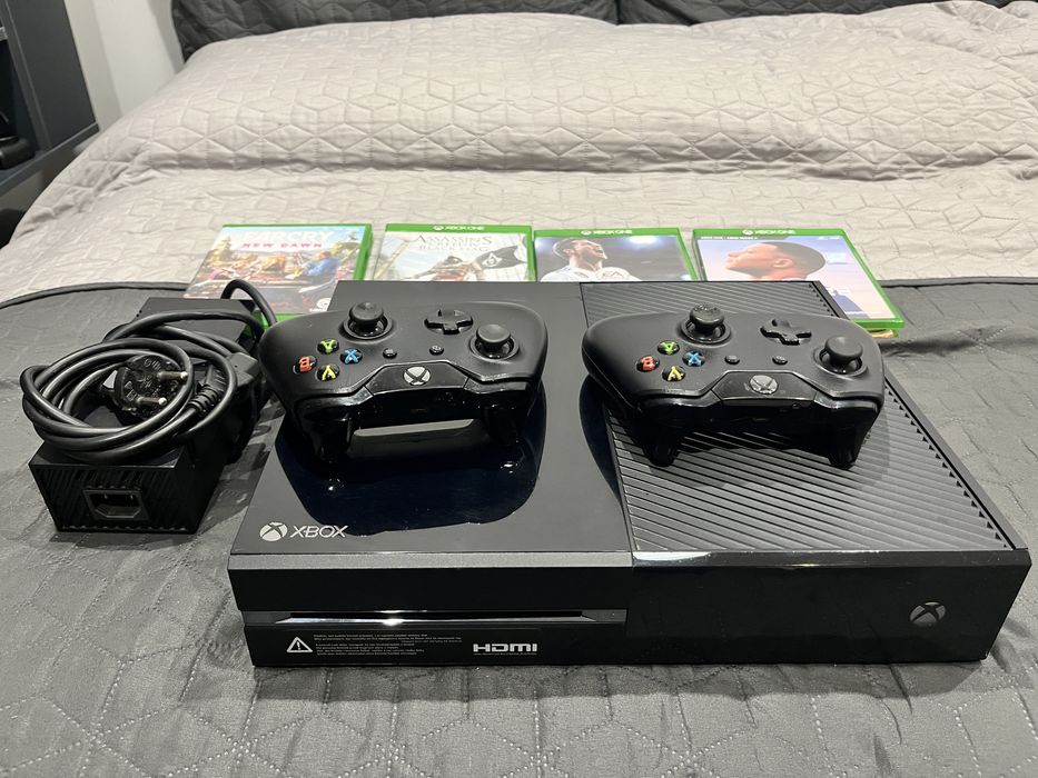 Vand xbox one + 2 manete +jocuri