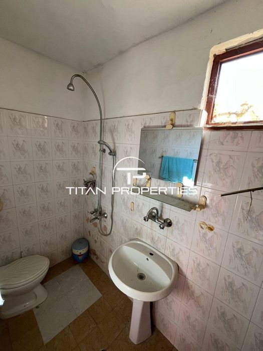 Ключ в офиса!  Къща в село Черни връх с отлична локация