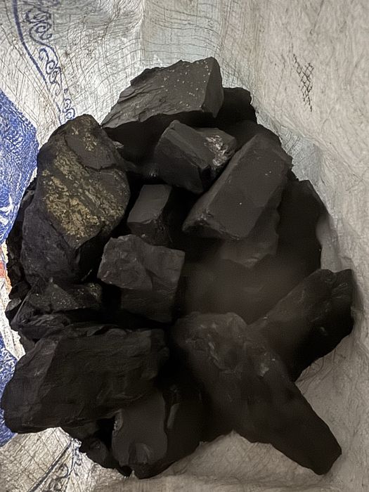 Уголь в мешках только камни