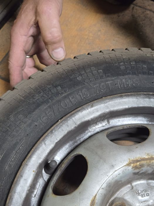 Гуми 13" с метални джанти 4бр.