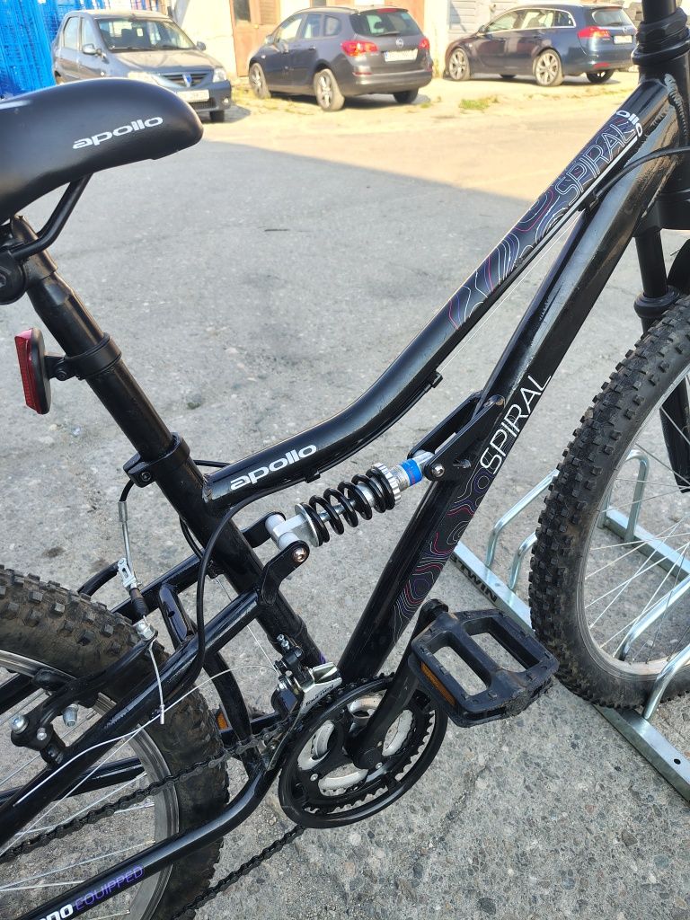 Bicicleta Apollo Spiral full suspension. Roti 27.5x2.1.