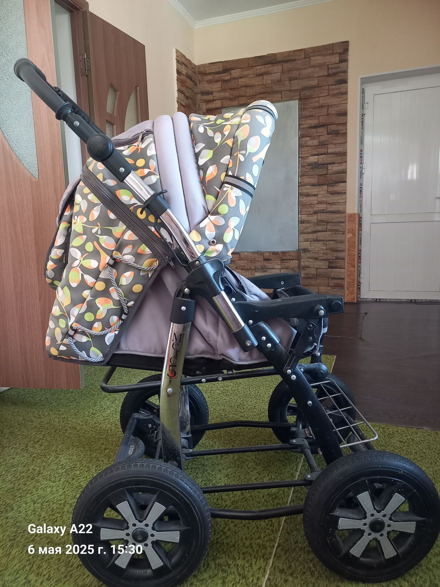 Срочно продаю детскую коляску