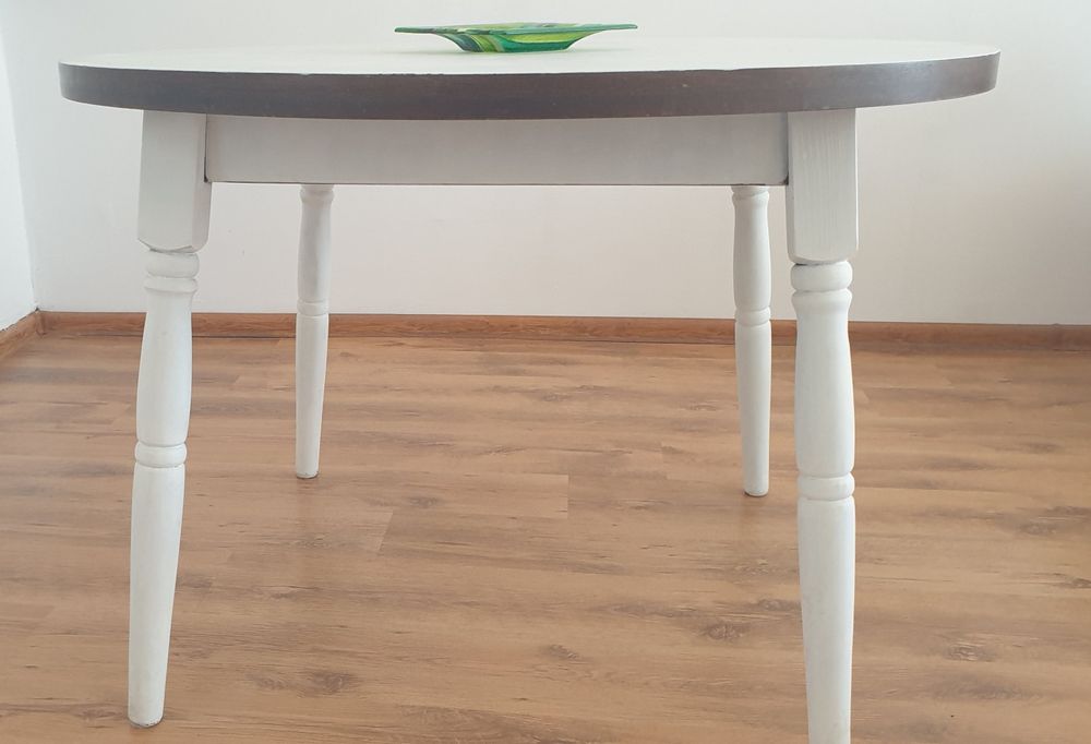 Дървена кръгла трапезна маса