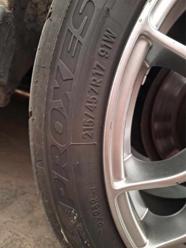Срочно Продаются шины 215/45R17 TOYO 888