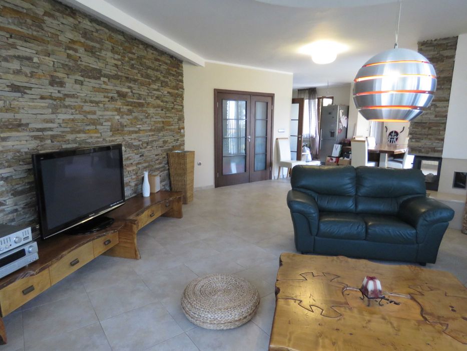 Продава се Тристаен апартамент в София, Бояна - 180 кв.м за 2112 €/кв.м - Снимка #1