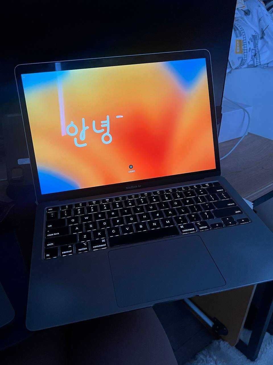 MacBook Air 2020 (Intel i3 / 256GB / 8GB RAM)