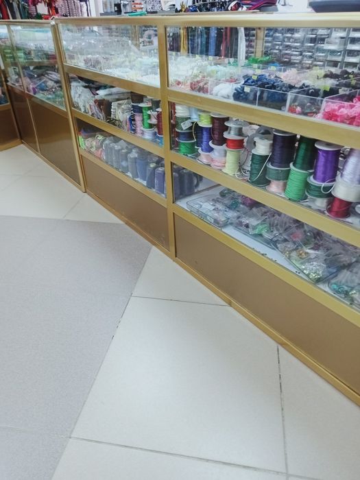 Продам стеклянный шкаф