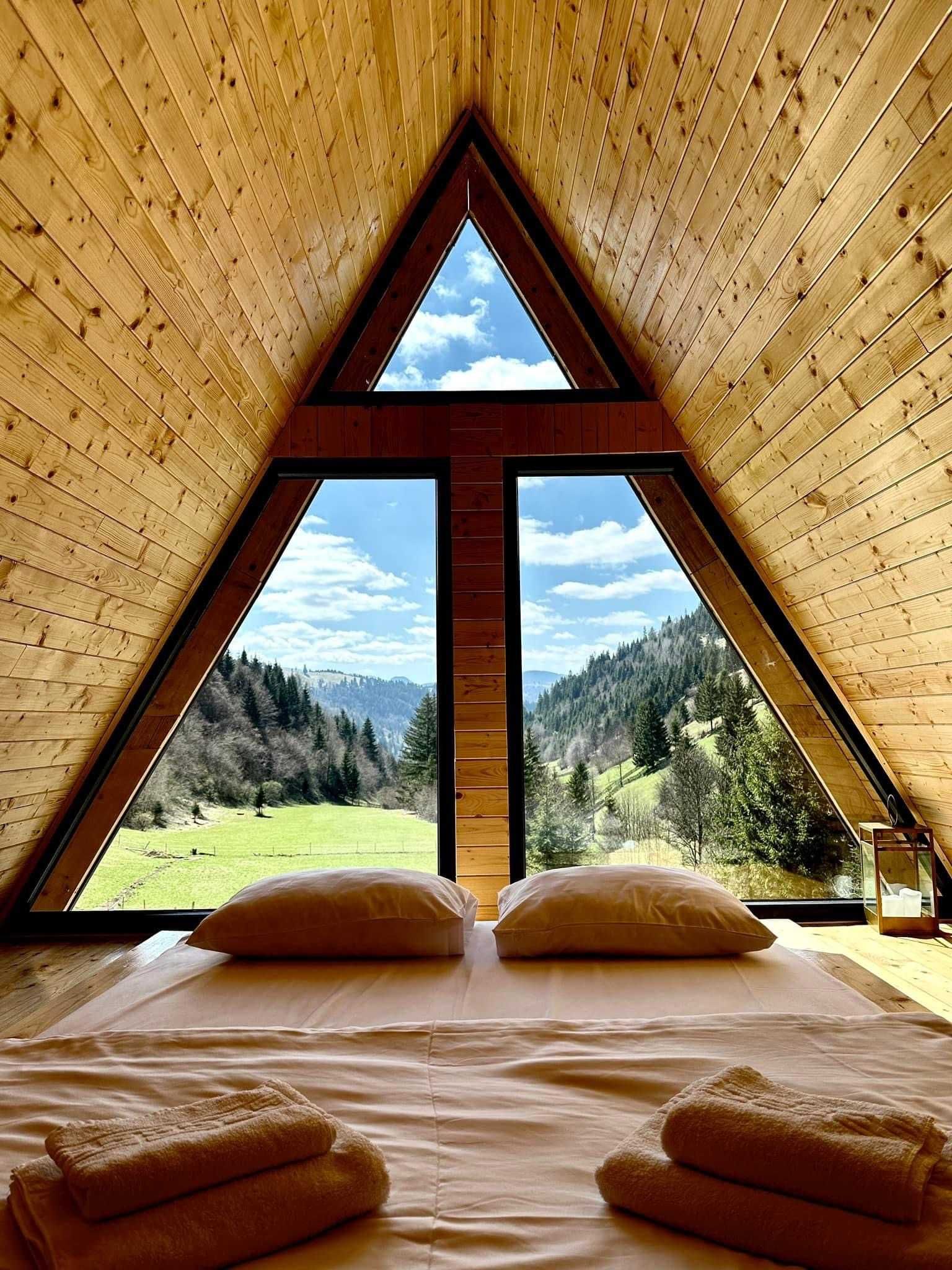 Inchiriez cabana A-frame cu ciubar, 6 dormitoare