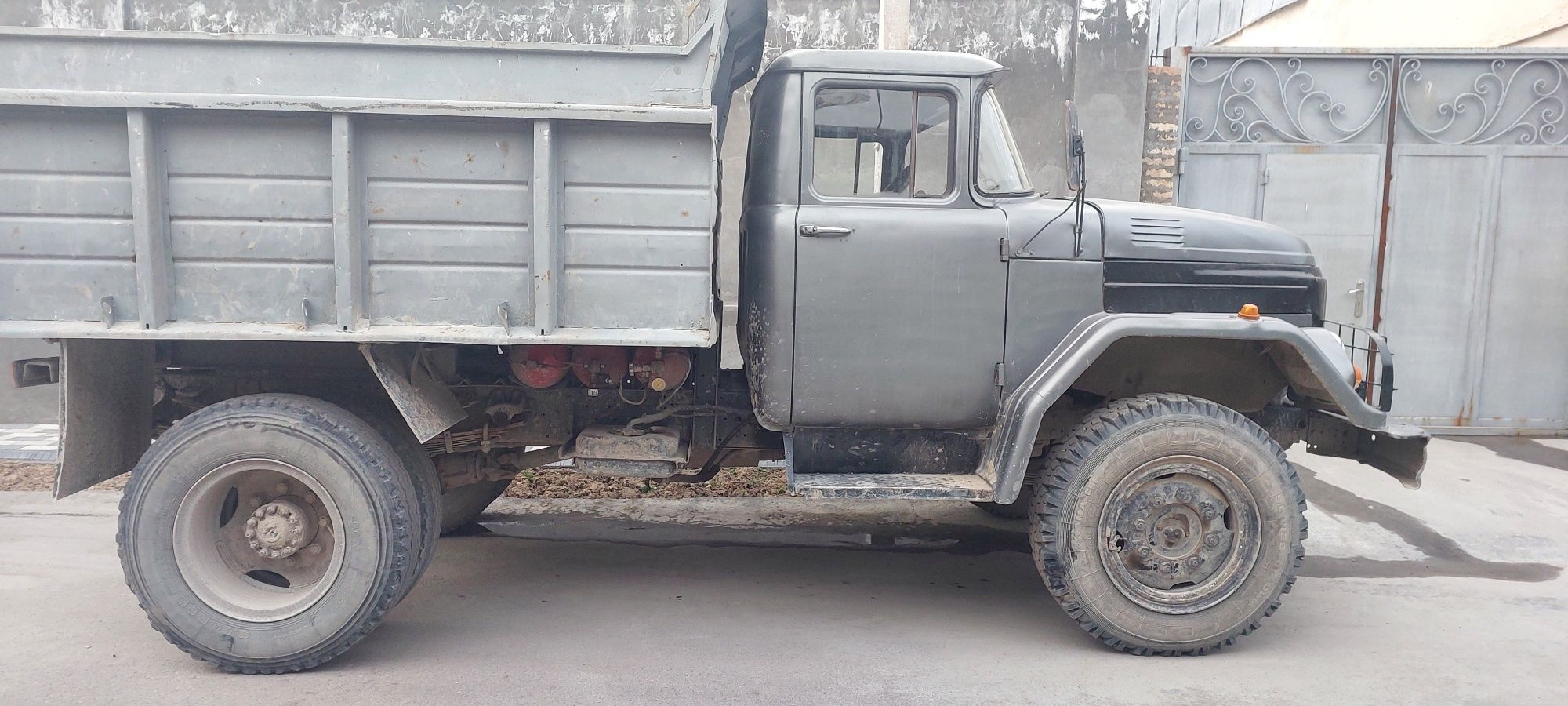 Zil 130 holati yaxwi gazi bor