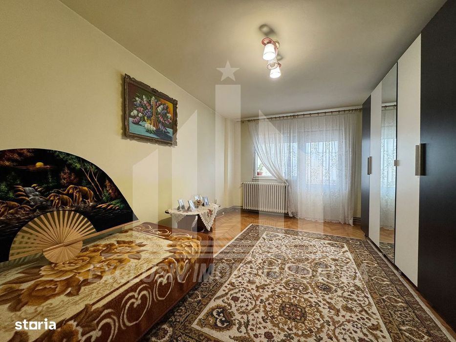 Apartament cu 4 camere decomandate, Centru