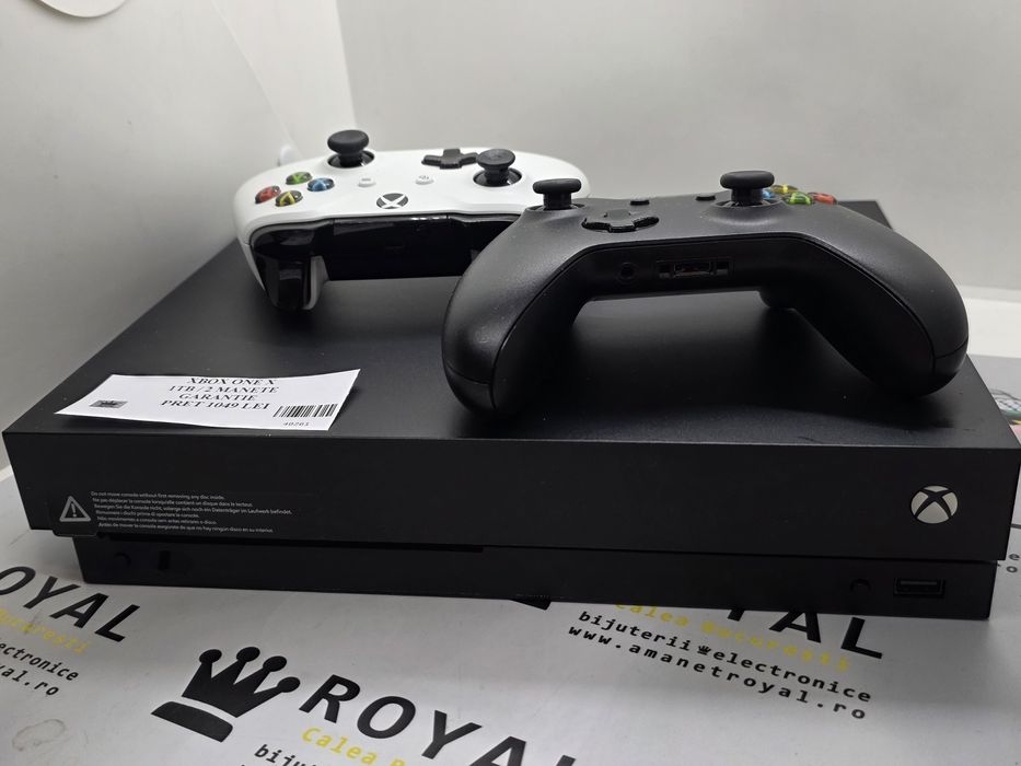 Amanet Royal: XBOX One X /2 Manete /1TB