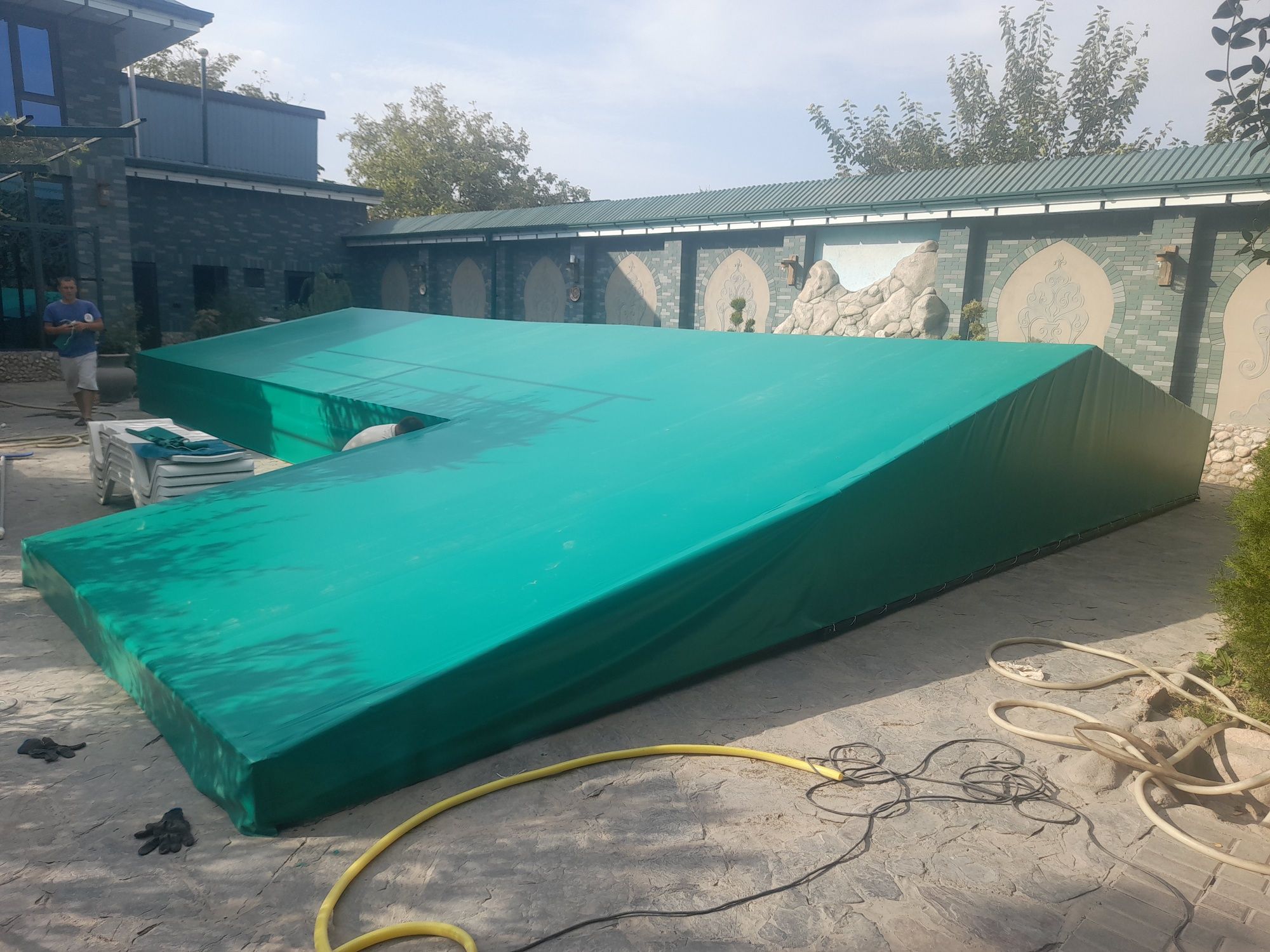 Banner tent sotamiz