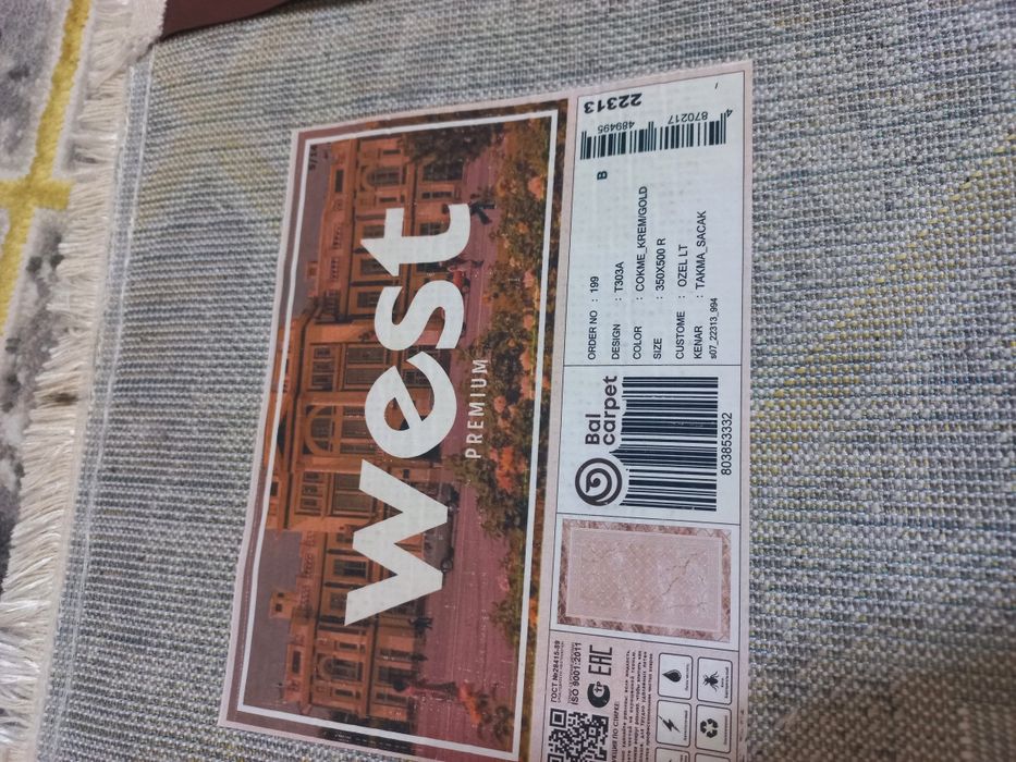 Продаёться ковры.