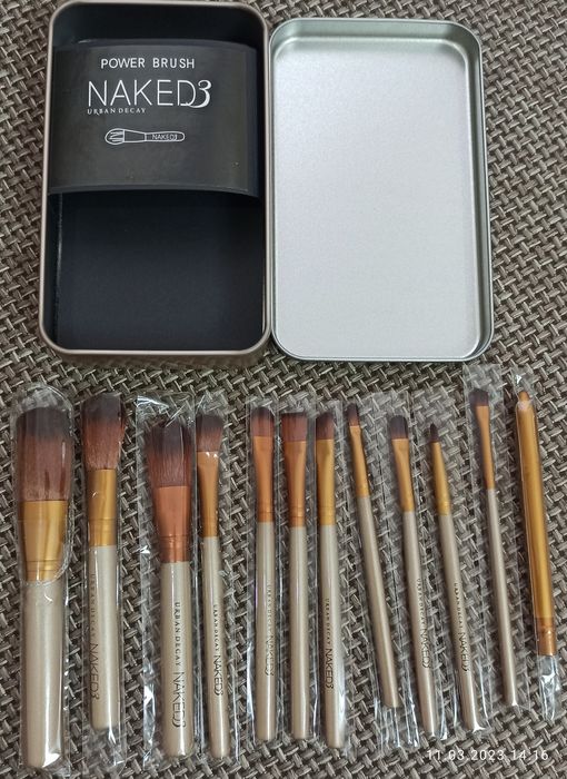 Кисти для макияжа NAKED 3