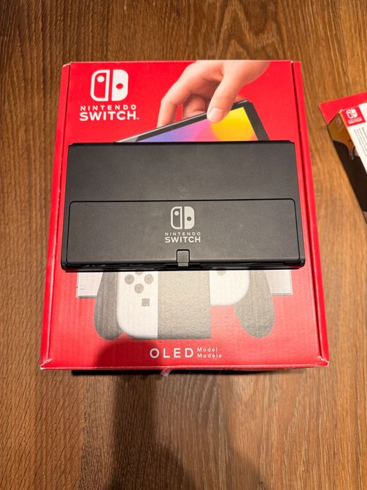 Nintendo Switch + Accesorii - Stare Excelentă
Nintendo Switch 15h