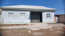 Hovli uy sotiladi