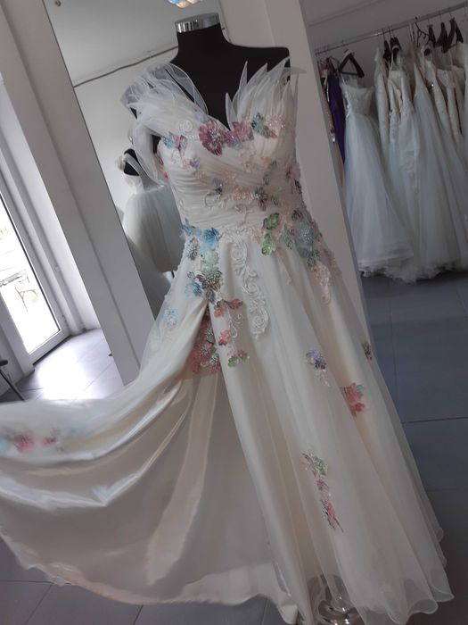 Vand rochie de mireasa