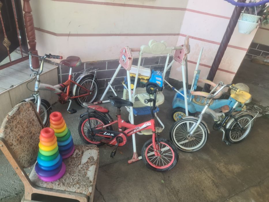 Детские велосипед и игрушки