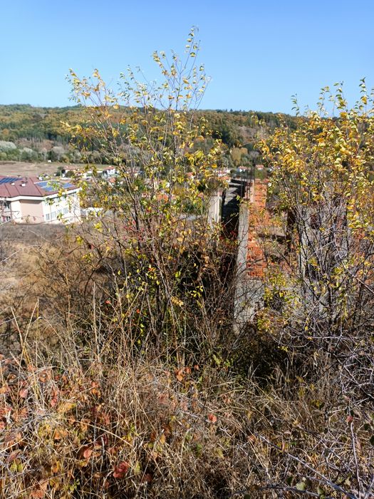 Продавам парцел за жилищно строителство