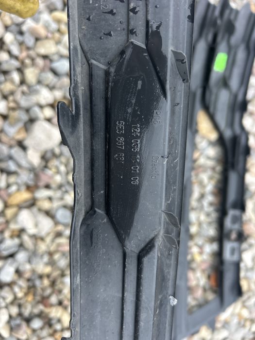 Декоративни решетки предна броня skoda oktavia 19-24