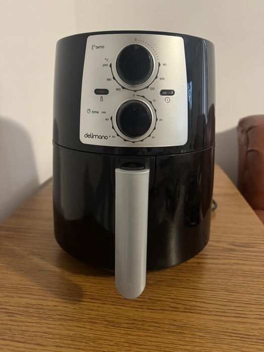 Vând airfryer Delimano