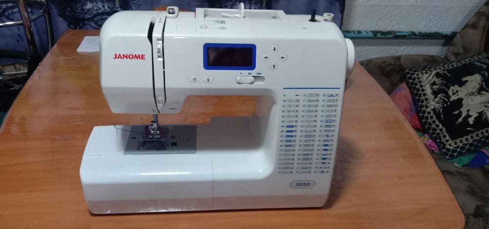 Продам швейную машину
