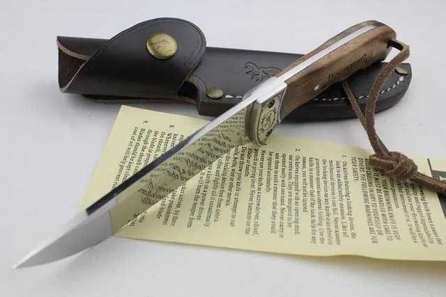 Ловен нож на Browning с инкрустация и кожена кания