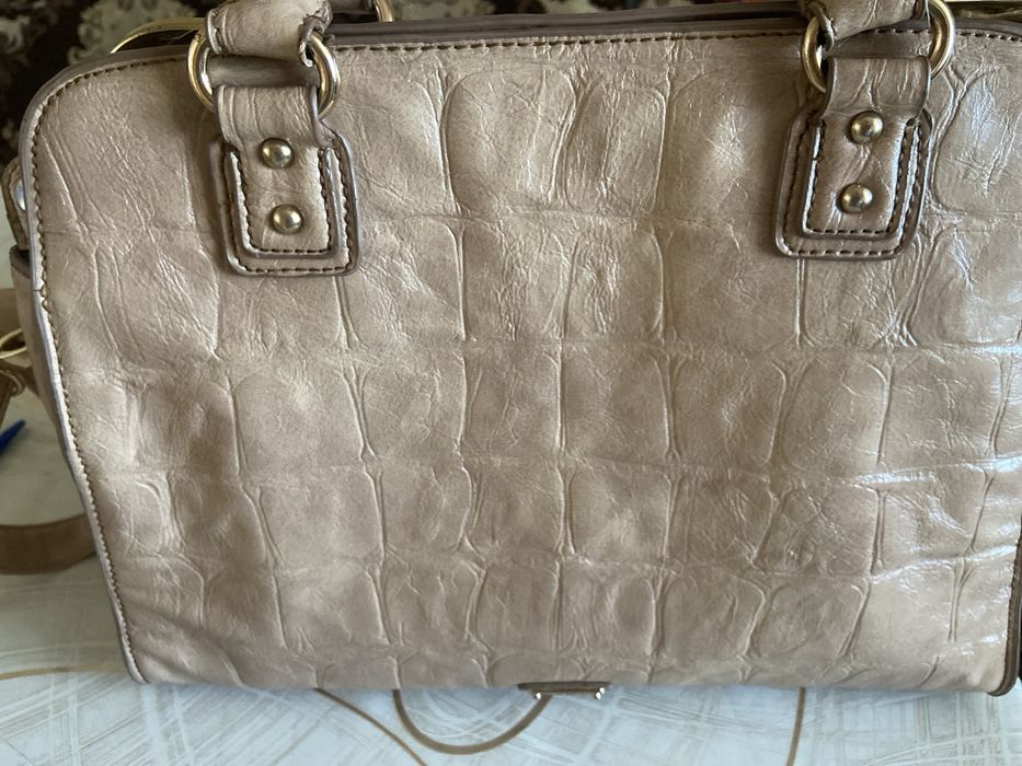 Сумку женскую добротную Aldo