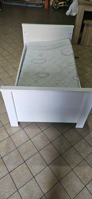 Pat de copii alb de la xxlutz in stare buna 148 lungime si 75 latime