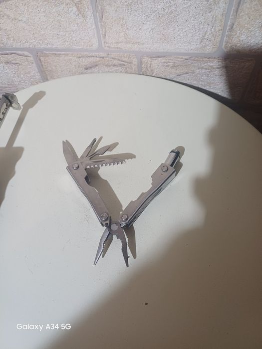 Сгъваема клеща..