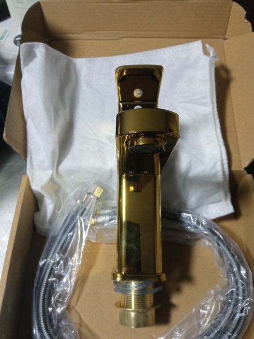 Baterie baie/bucătărie aurie