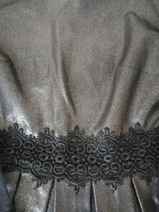 Рокля за повод. Красива, с която няма да останете незабелязана.