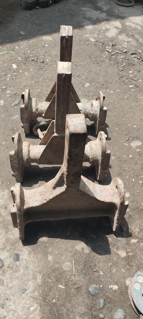 Xohlagan turdagi traktor zapchastlari bor