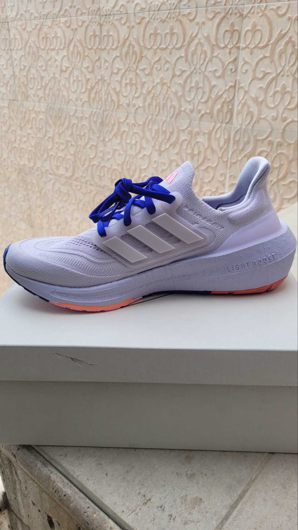 Оригинални маратонки  * ADIDAS ULTRABOOST  23/24 LIGHT * EU42 2/3