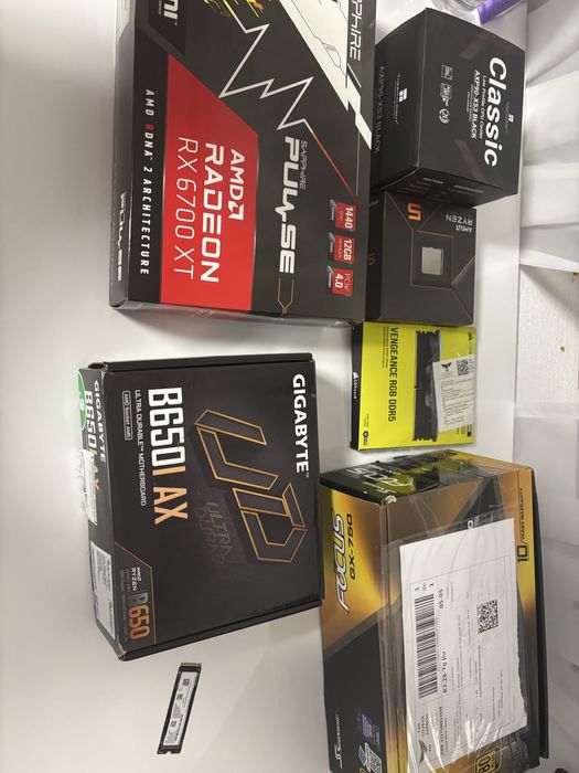 Vand/Schimb pc SFF Ryzen 5 7600x | RX 6700XT | 32gb ram