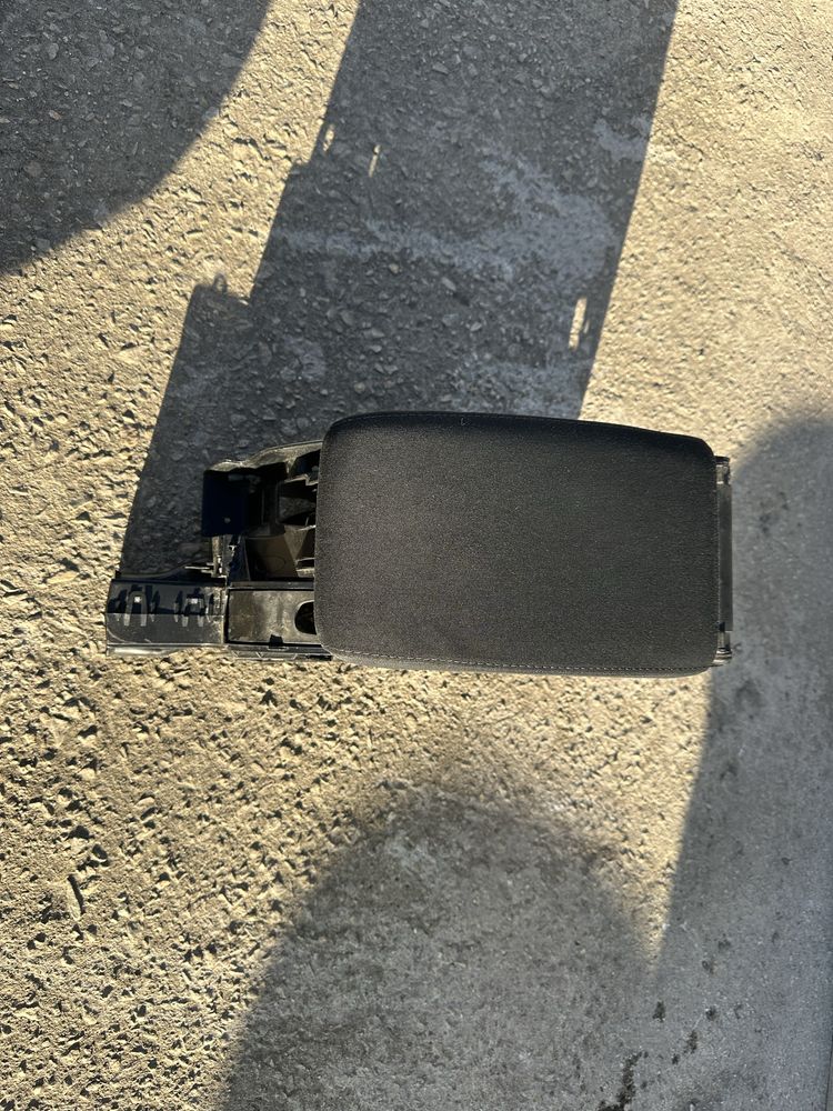 Подлакътник VW Golf 6