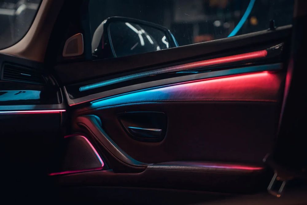 Lumini ambientale BMW Seria 5 F10 trimuri dedicate control aplicatie