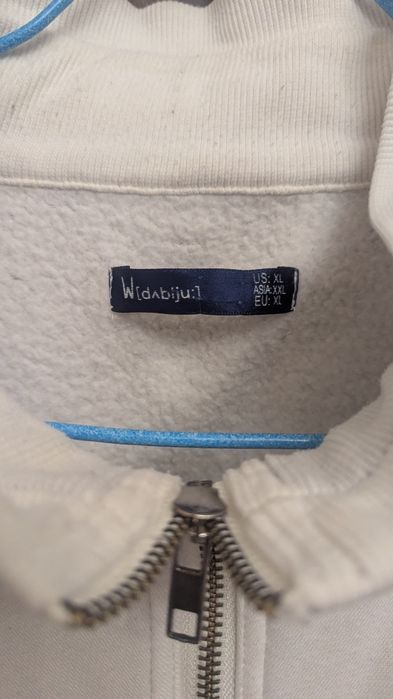 Продам курточку , куплена была в Америке, не на холода