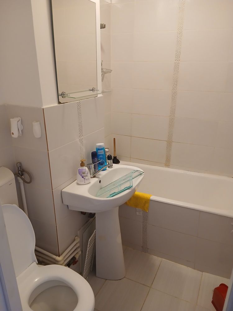 Proprietar inchiriez apartament 2 camere Mega mall