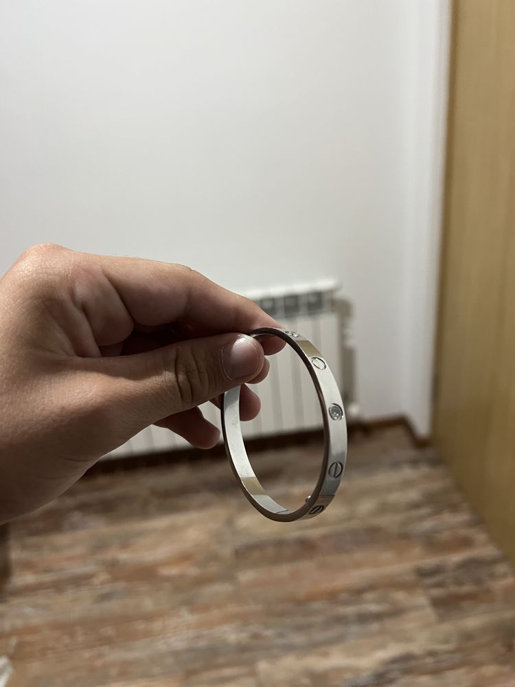 Продава се тази гривна на cartier