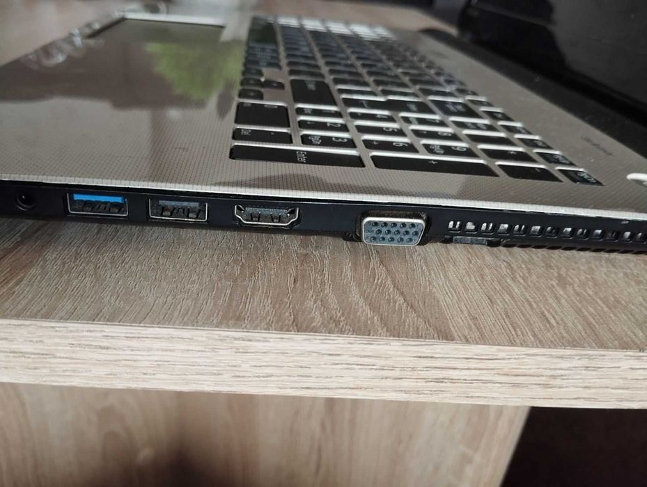 Лаптоп Toshiba Satellite L50-B-1VT