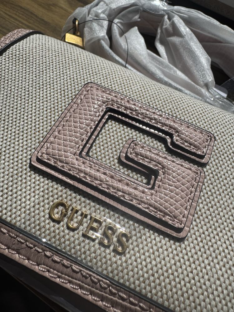 Оригинална чанта Guess