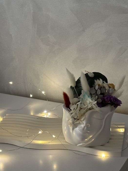 Кашпо из гипса с сухоцветами