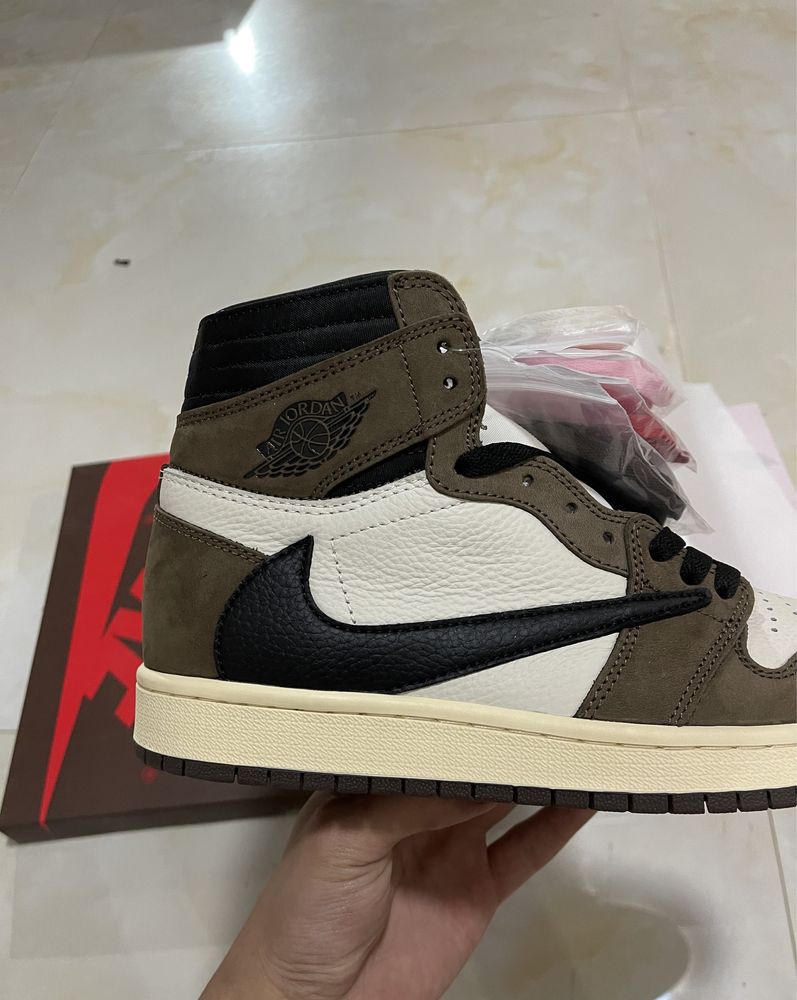 Air Jordan 1 Retro High x Travis Scott Mocha