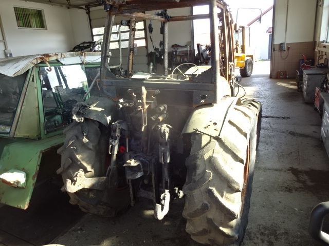 Dezmembrez Tractor Fendt 210