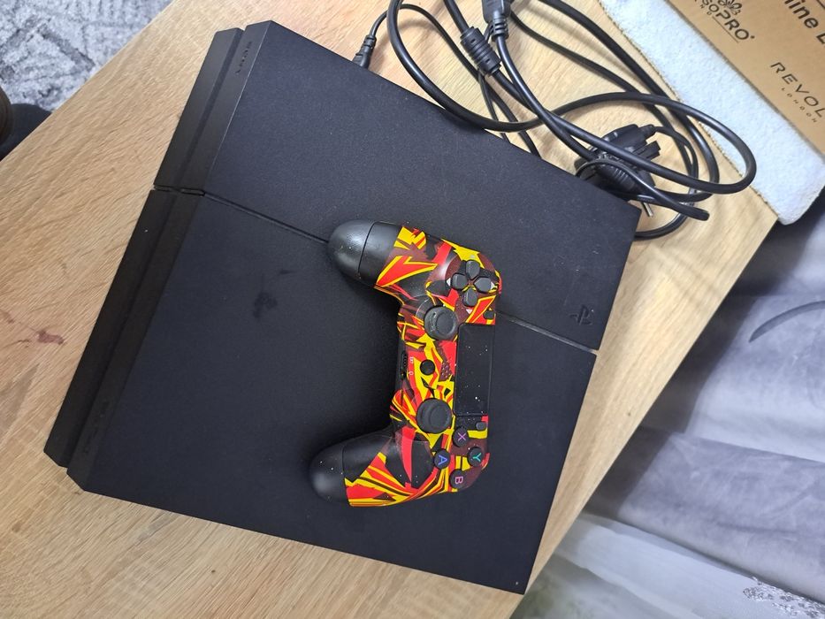 Vând PlayStation 4 pro 1T