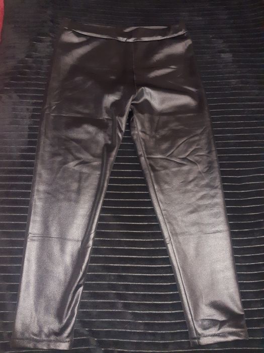 Vand pantaloni mărimi mari